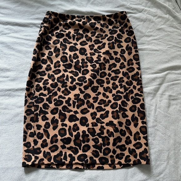 Guillaume Dresses & Skirts - NWT Guillaume Cheetah Print Pull On Pencil Skirt (Size 6)